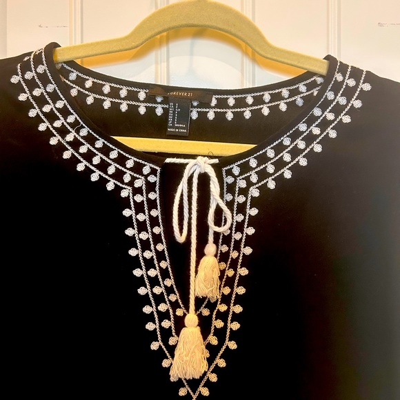 Super cute Bohemian style top - Picture 2 of 5